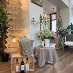 Adonis Grand Des Bains 사나리쉬르메르