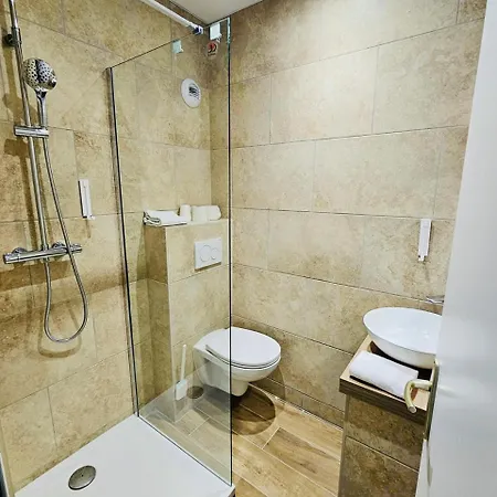 Adonis Grand Des Bains מלון 3*