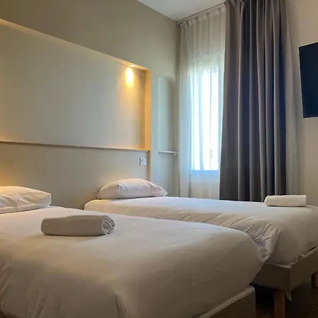 호텔 Adonis Grand Des Bains 3*