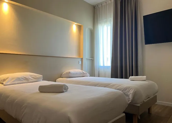 فندق Adonis Grand Des Bains 3*