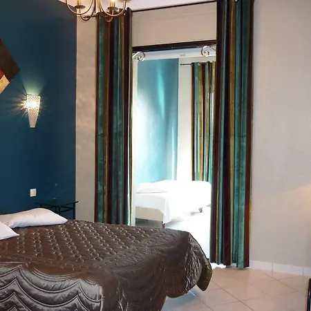 Adonis Grand Des Bains Hotel 2*
