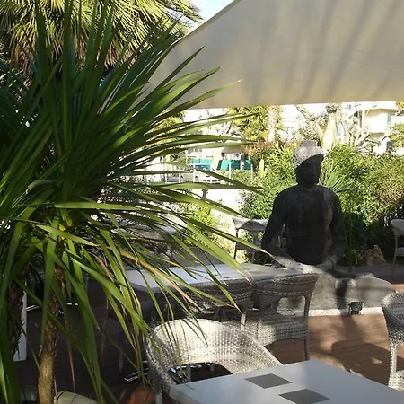 Adonis Grand Des Bains 2*