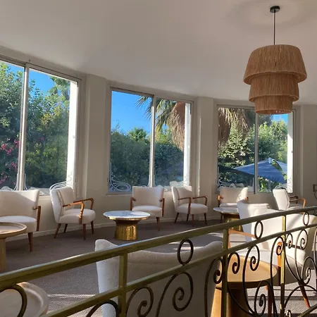 Adonis Grand Des Bains Hotel