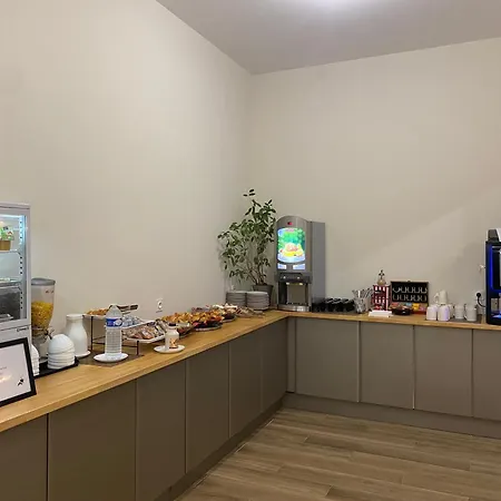 Adonis Grand Des Bains Санари-сюр-Мер