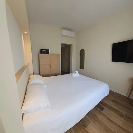 Adonis Grand Des Bains 2*