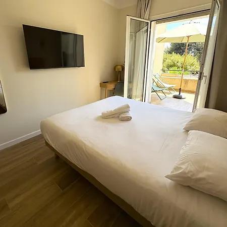 Adonis Grand Des Bains Hotel 3*