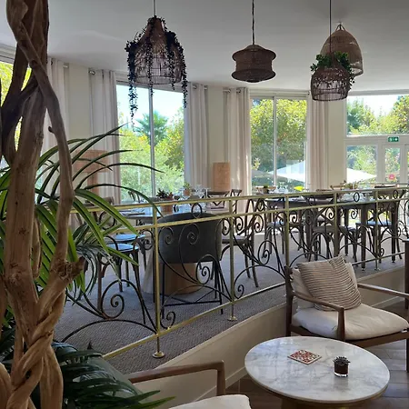 Adonis Grand Des Bains Ξενοδοχείο