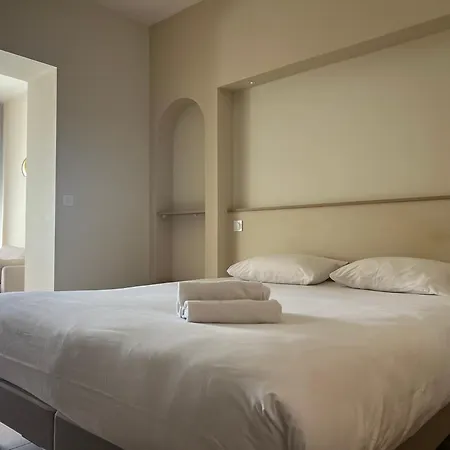 Adonis Grand Des Bains Ξενοδοχείο