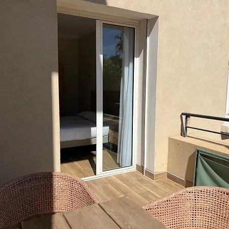 Ξενοδοχείο Adonis Grand Des Bains 3*