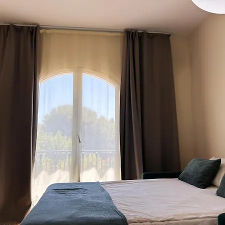 Adonis Grand Des Bains מלון