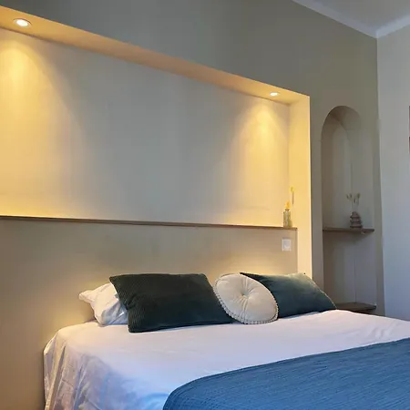 Adonis Grand Des Bains 3* סנרי-סור-מר