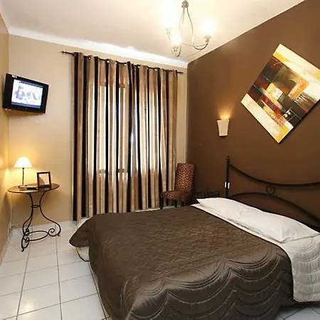 Adonis Grand Des Bains 2*