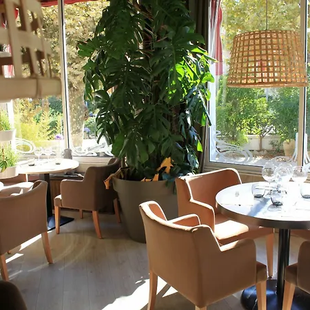 Adonis Grand Des Bains 3* Санари-сюр-Мер