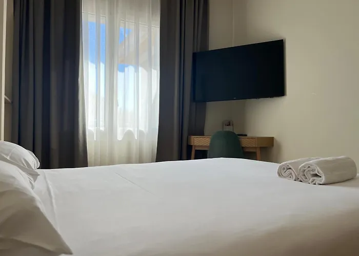 Отель Adonis Grand Des Bains