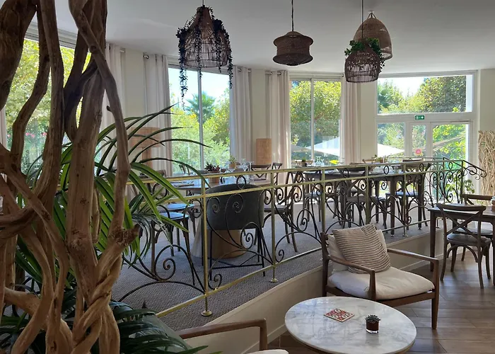 Adonis Grand Des Bains Отель