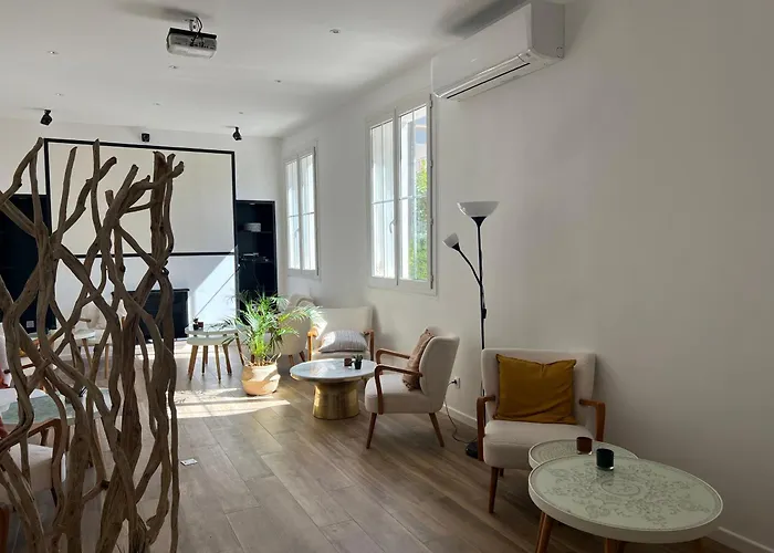 Отель Adonis Grand Des Bains 3*