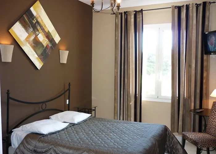Отель Adonis Grand Des Bains