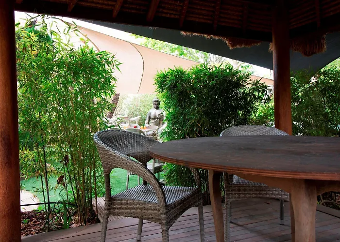 Отель Adonis Grand Des Bains Санари-сюр-Мер